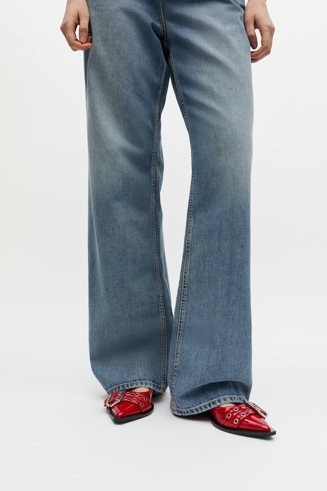 Feminine Buckle Ballerinas in Red - GANNI